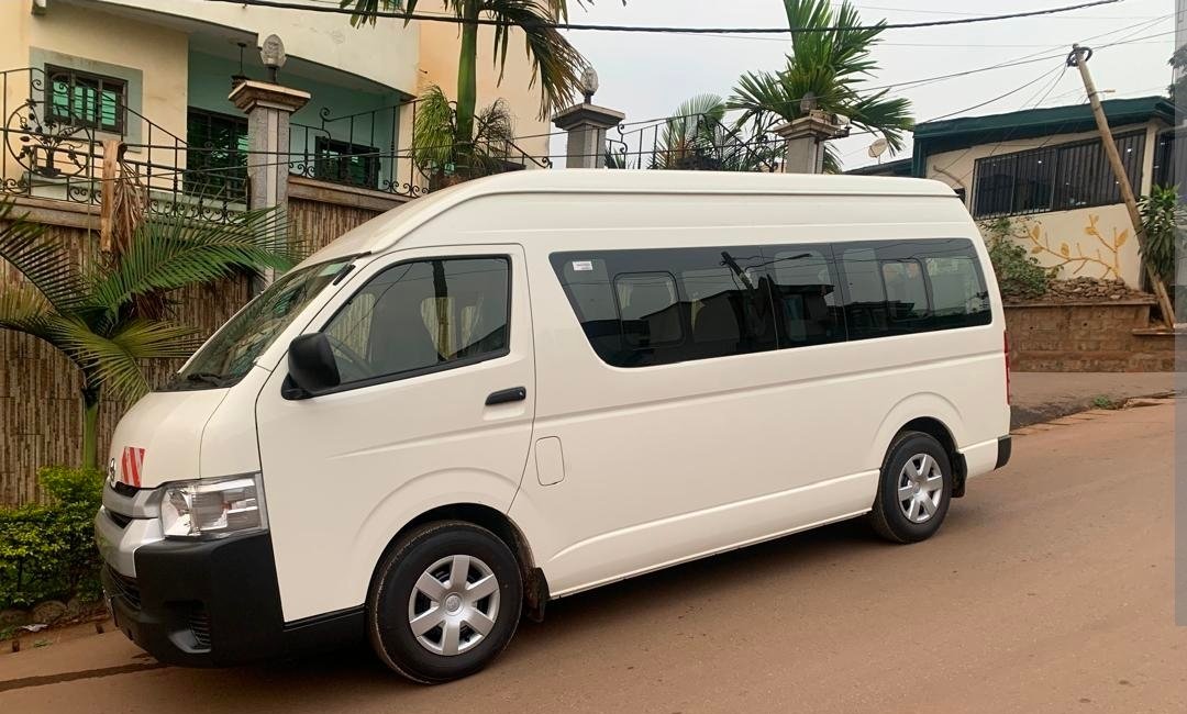 Toyota Hiace blanc test